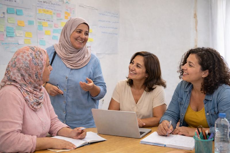 Femmes échangeant lors d’un atelier